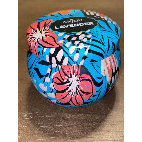 Anjou Lavender Scented Soy Candle in Tin 3.2 oz. - Picture 4 of 8